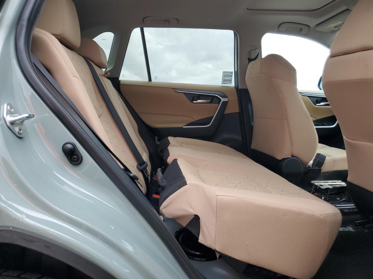 2020 Toyota RAV 4 - Image 11