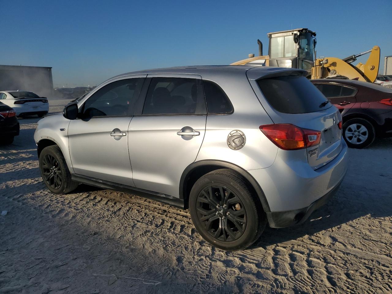 2017 Mitsubishi Outlander - Image 2