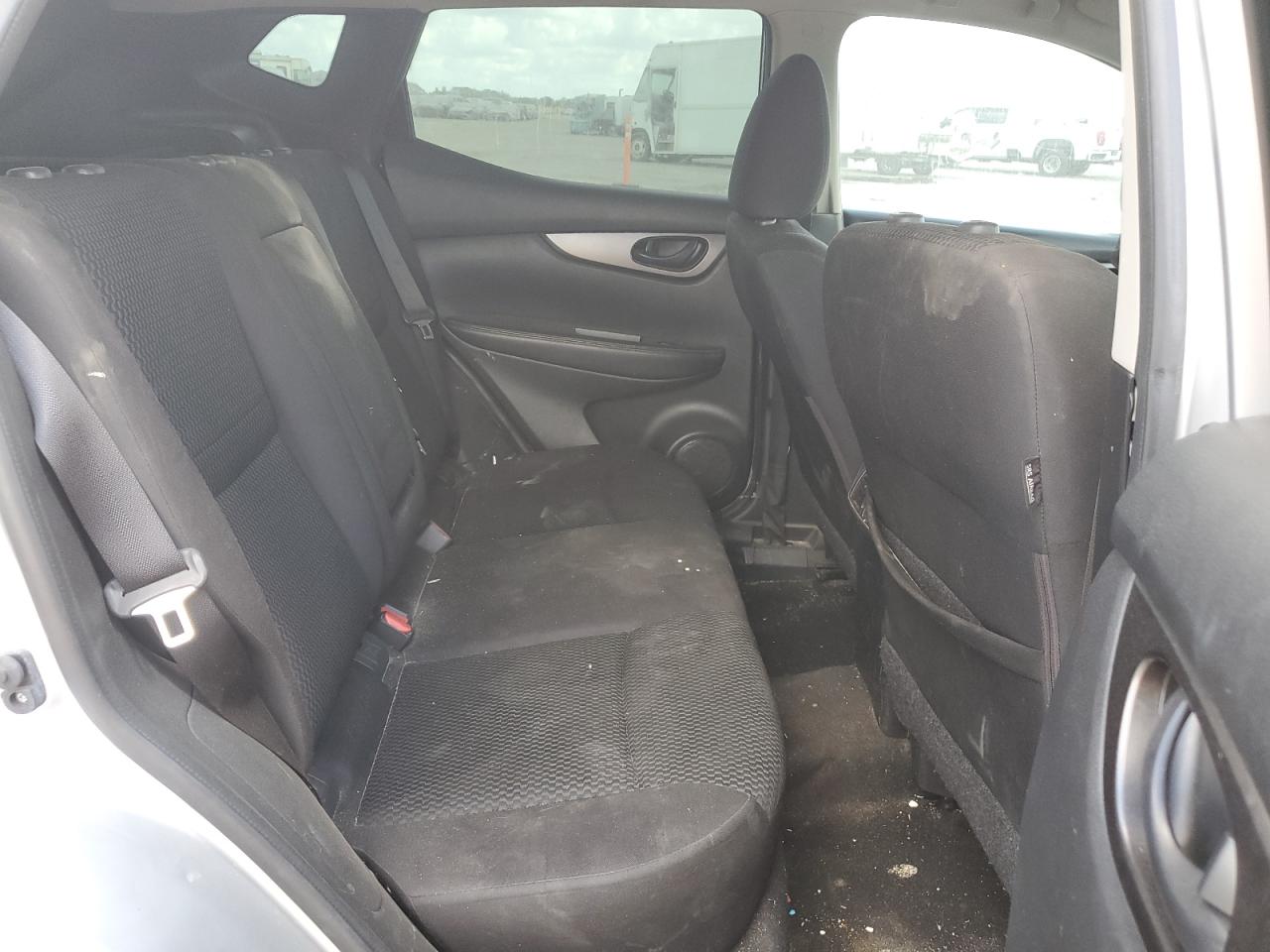 2018 Nissan Rogue - Image 10