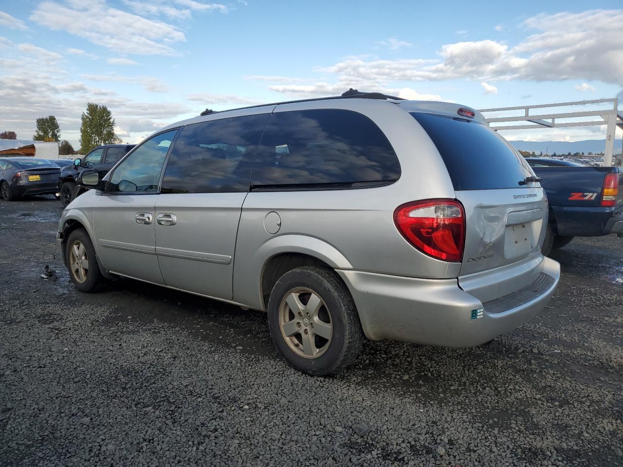 2005 Dodge Caravan - Image 2