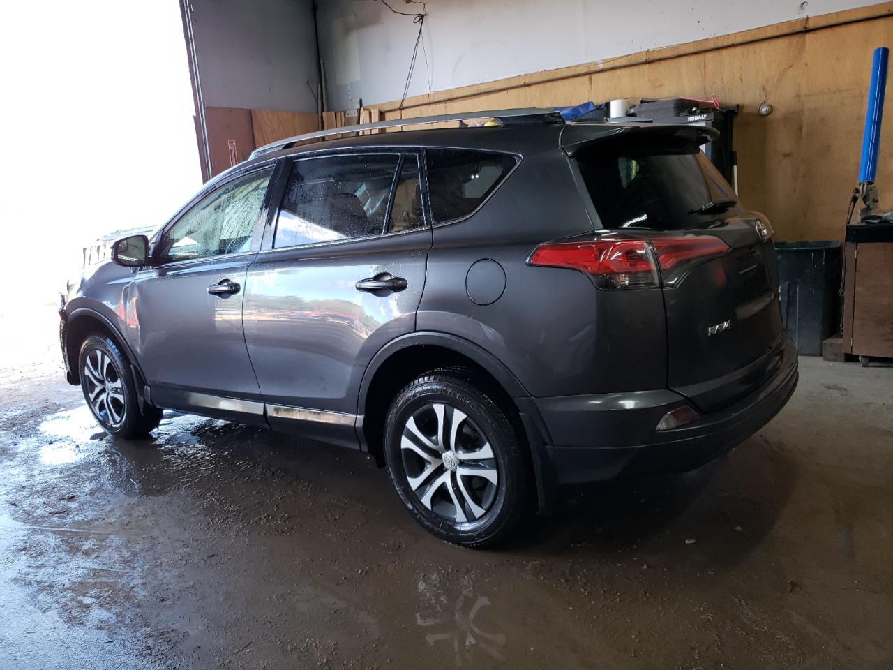 JTMBFREV4JJ247341 2018 TOYOTA RAV 4 - Image 2