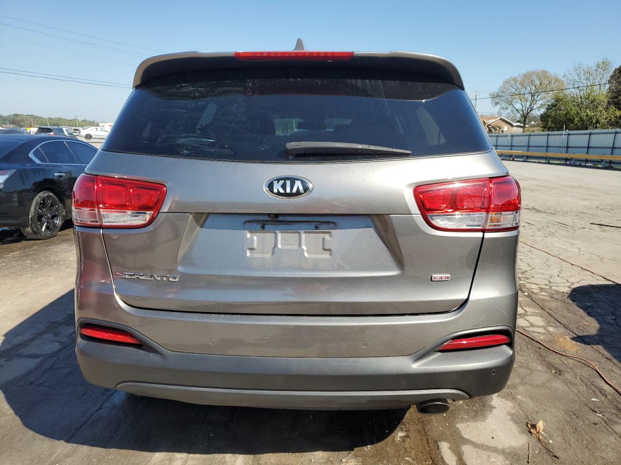 5XYPGDA31JG425782 2018 Kia Sorento Lx