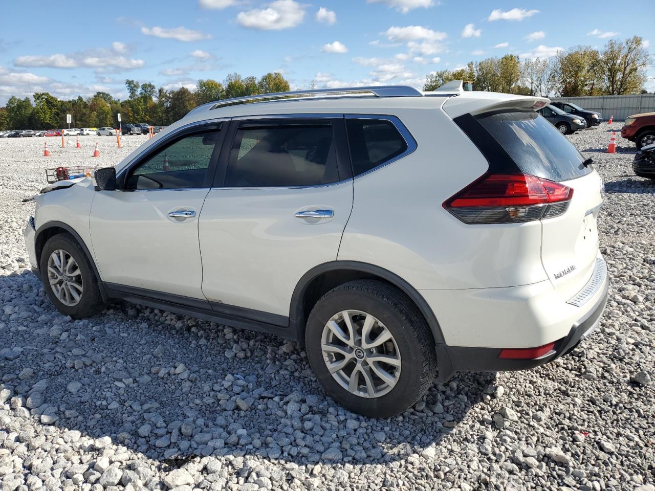 2017 Nissan Rogue - Image 2