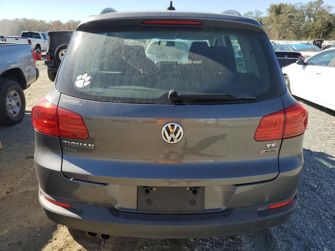 WVGBV7AX3JK006021 2018 Volkswagen Tiguan Limited