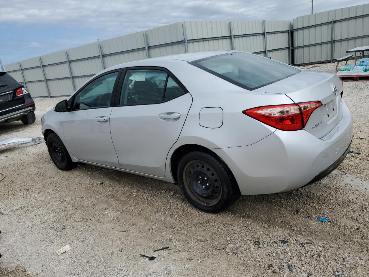 VIN 5YFBURHE3KP897504 2019 TOYOTA COROLLA no.2