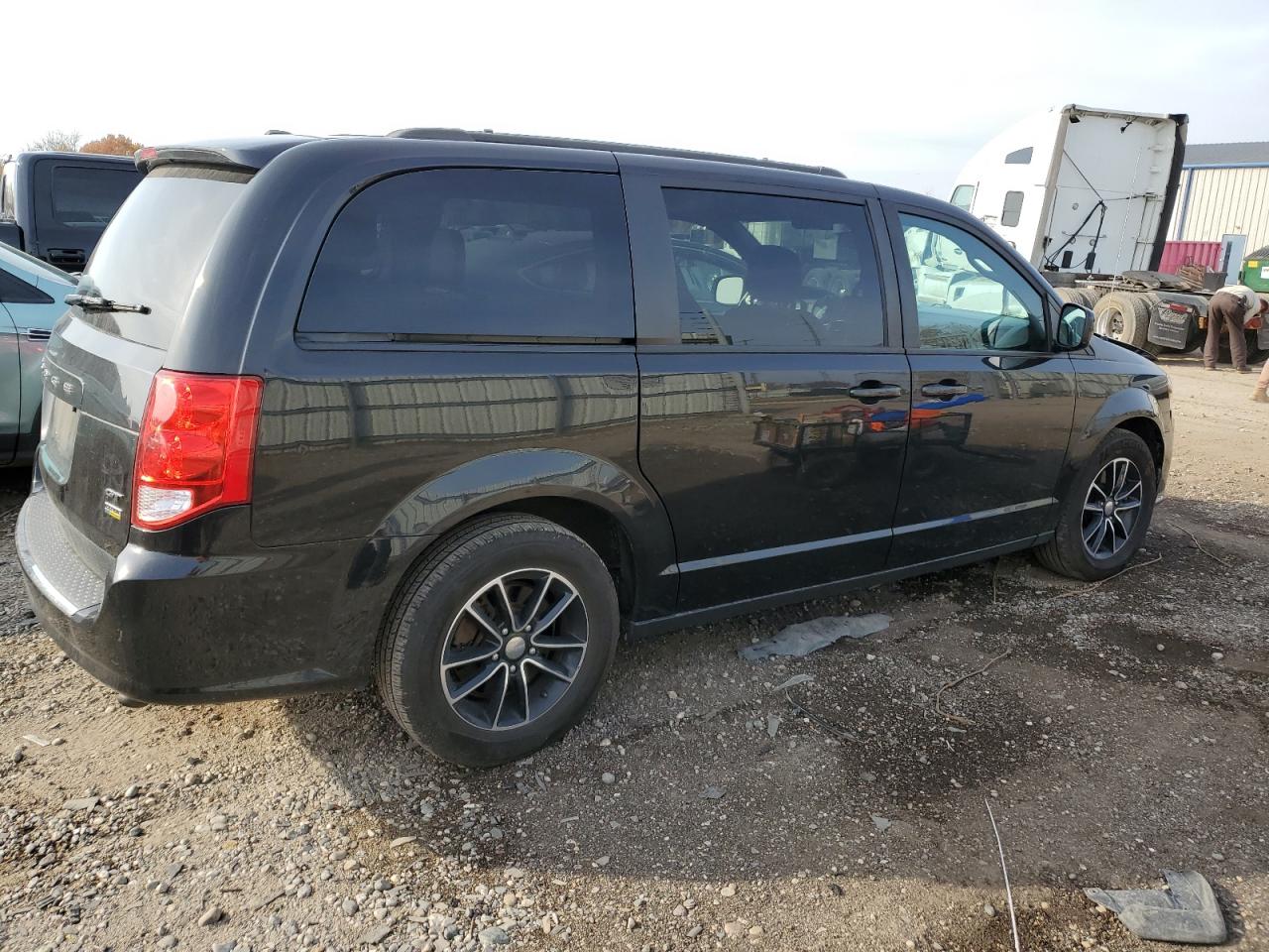 2018 Dodge Caravan - Image 3