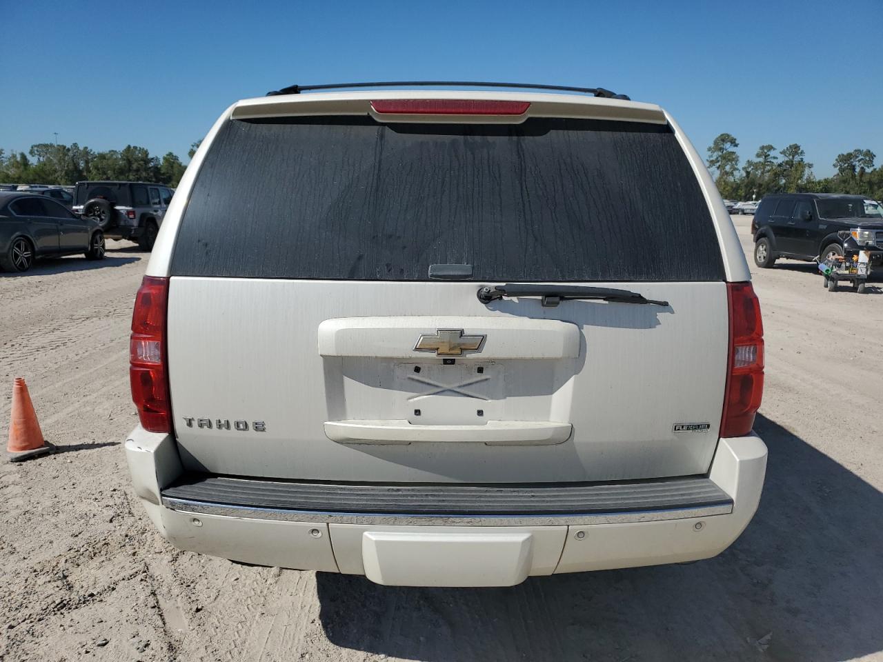 2011 Chevrolet Tahoe C1500 Ltz VIN: 1GNSCCE08BR239635 Lot: 77694224