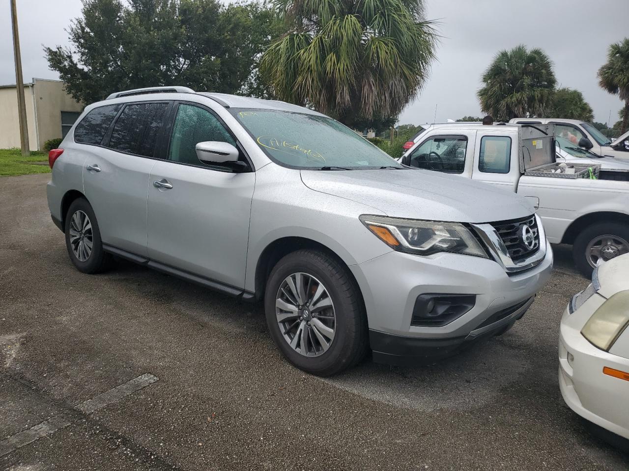 2017 Nissan Pathfinder - Image 4