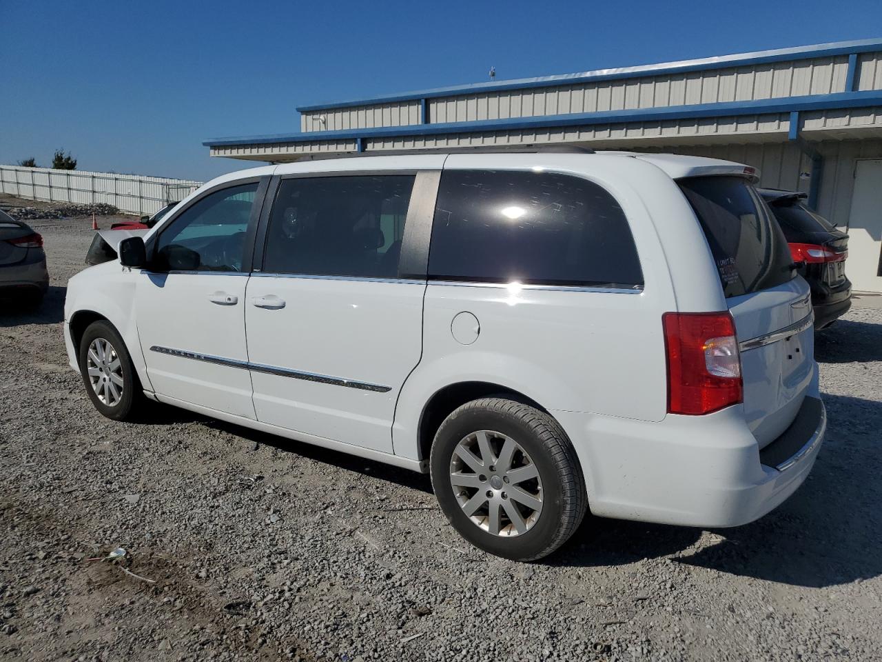 2014 Chrysler Town & Country - Image 2