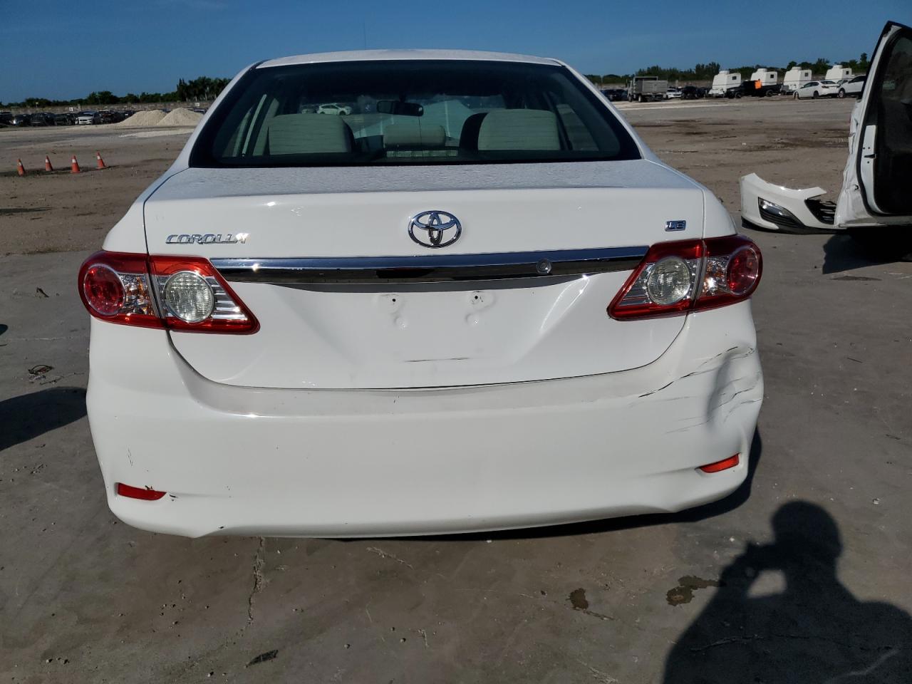 2011 Toyota Corolla Base VIN: JTDBU4EE5B9137975 Lot: 75643424