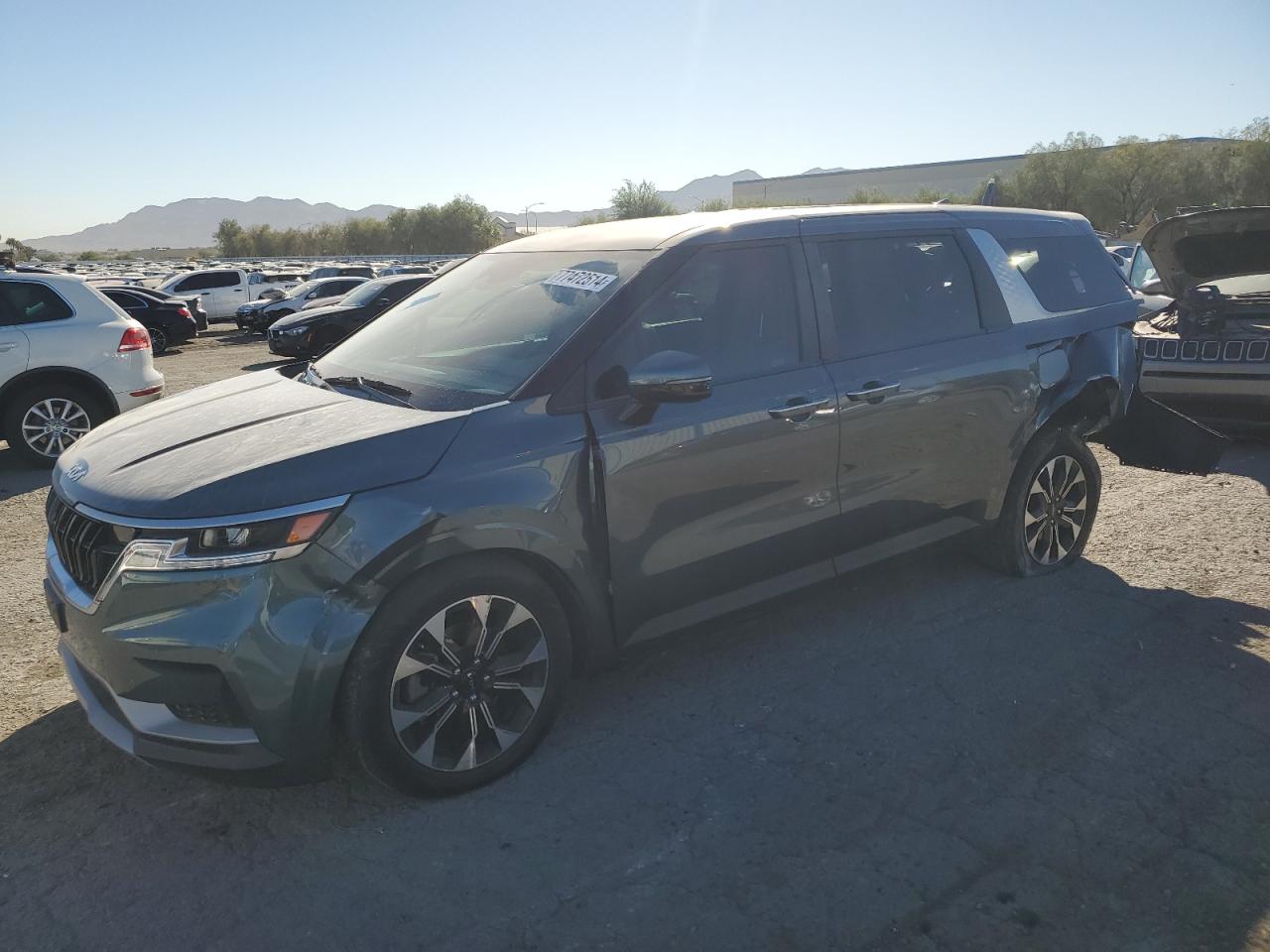 2022 Kia Carnival - Image 1