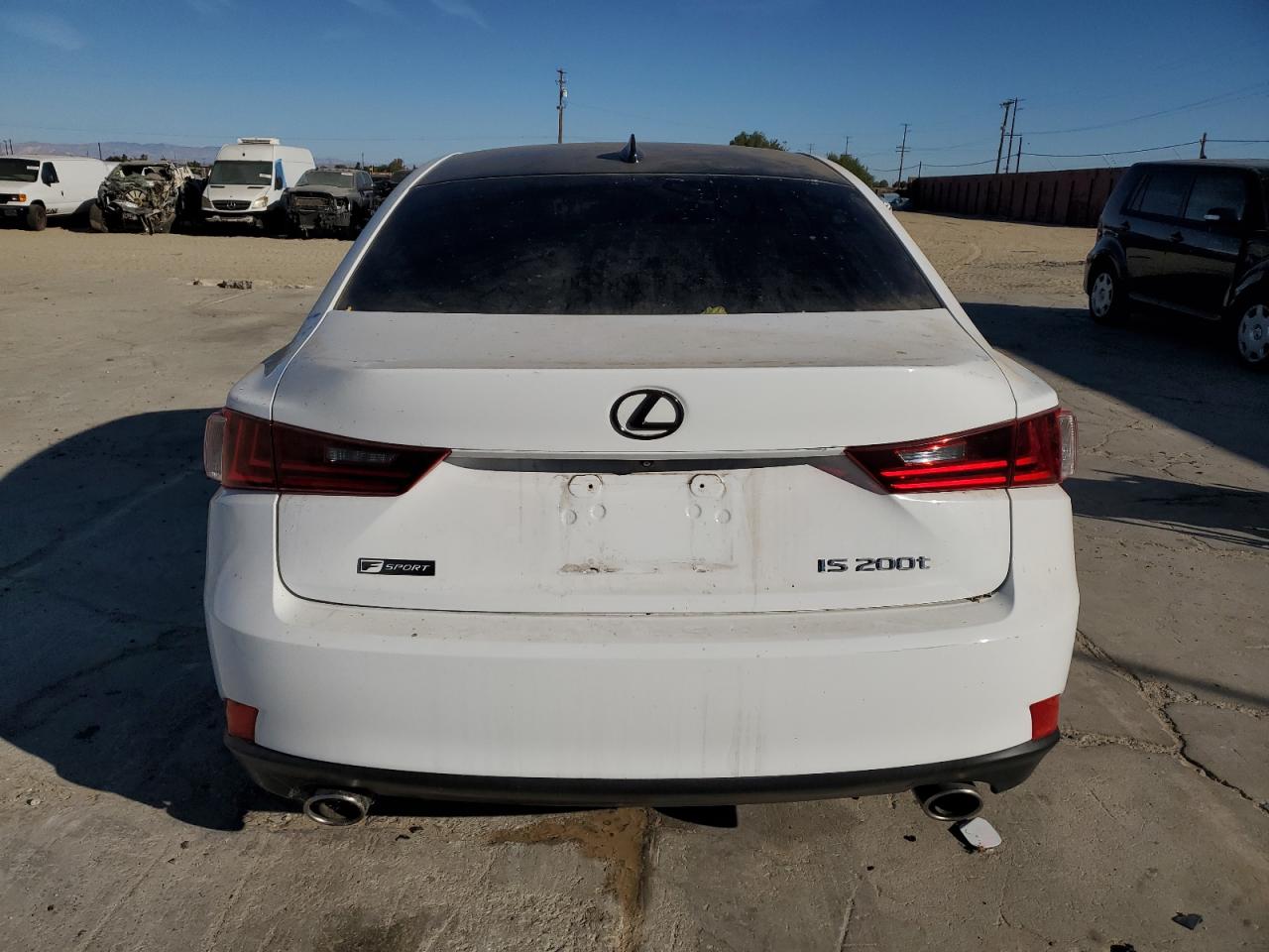2016 Lexus IS - Image 6