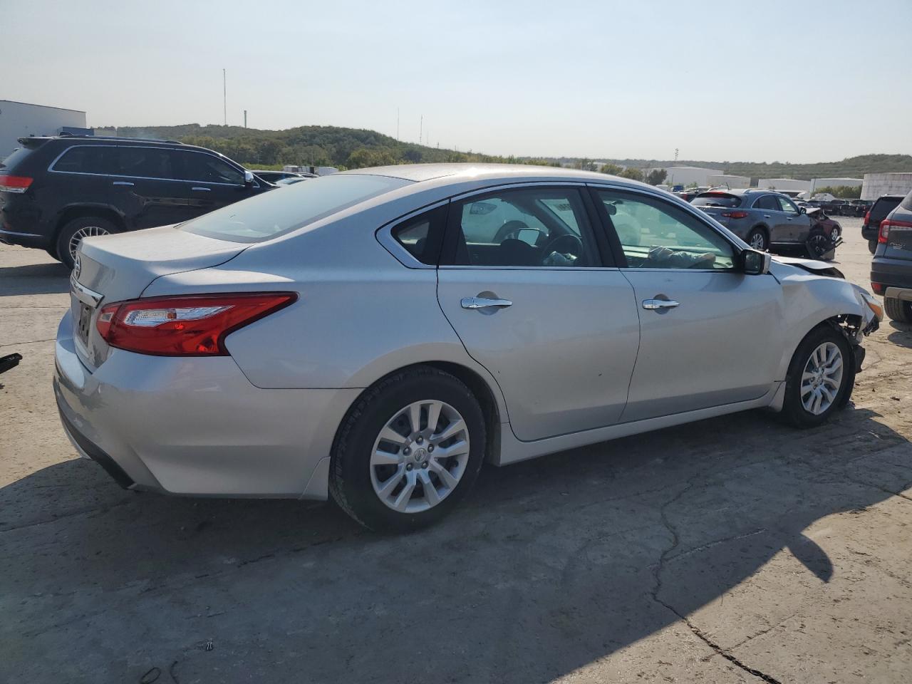 2017 Nissan Altima - Image 3