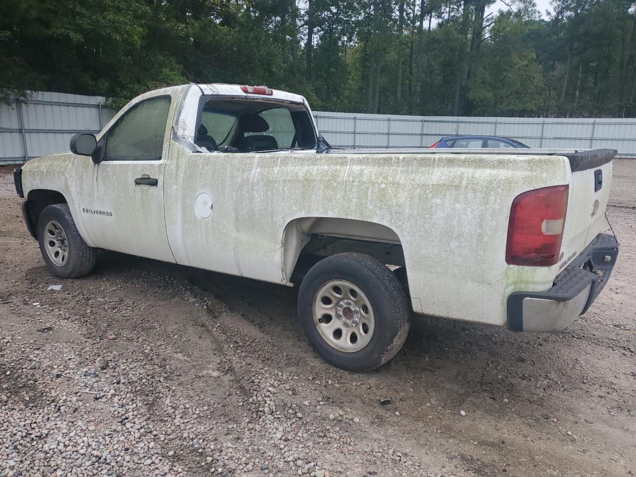 2008 Chevrolet Silverado - Image 2
