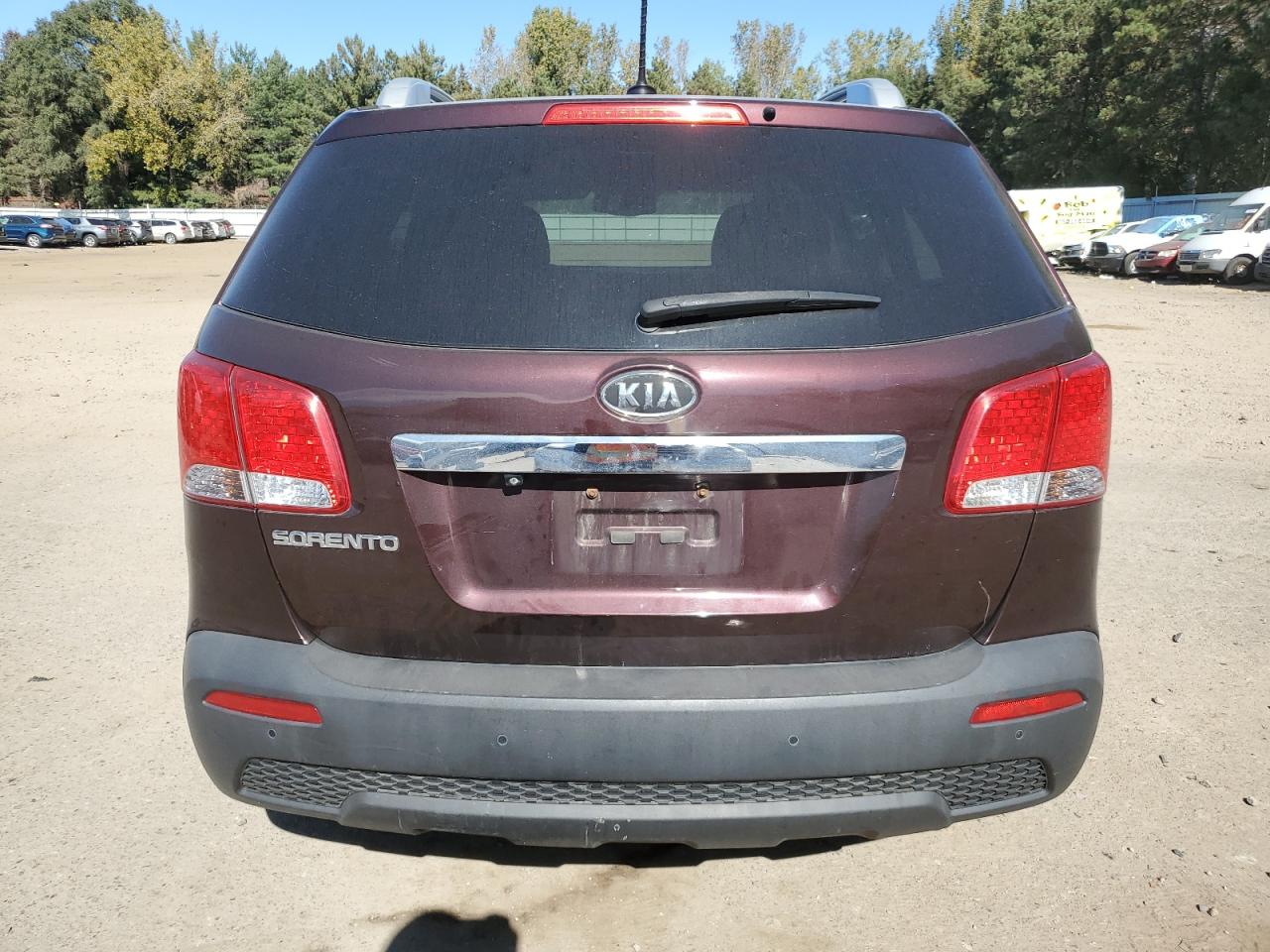 5XYKT3A62CG226916 2012 Kia Sorento Base