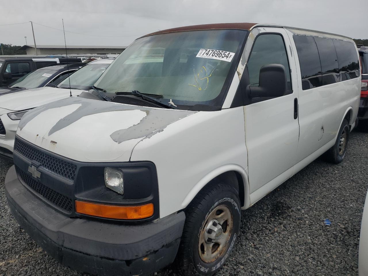 2003 Chevrolet Express - Image 1