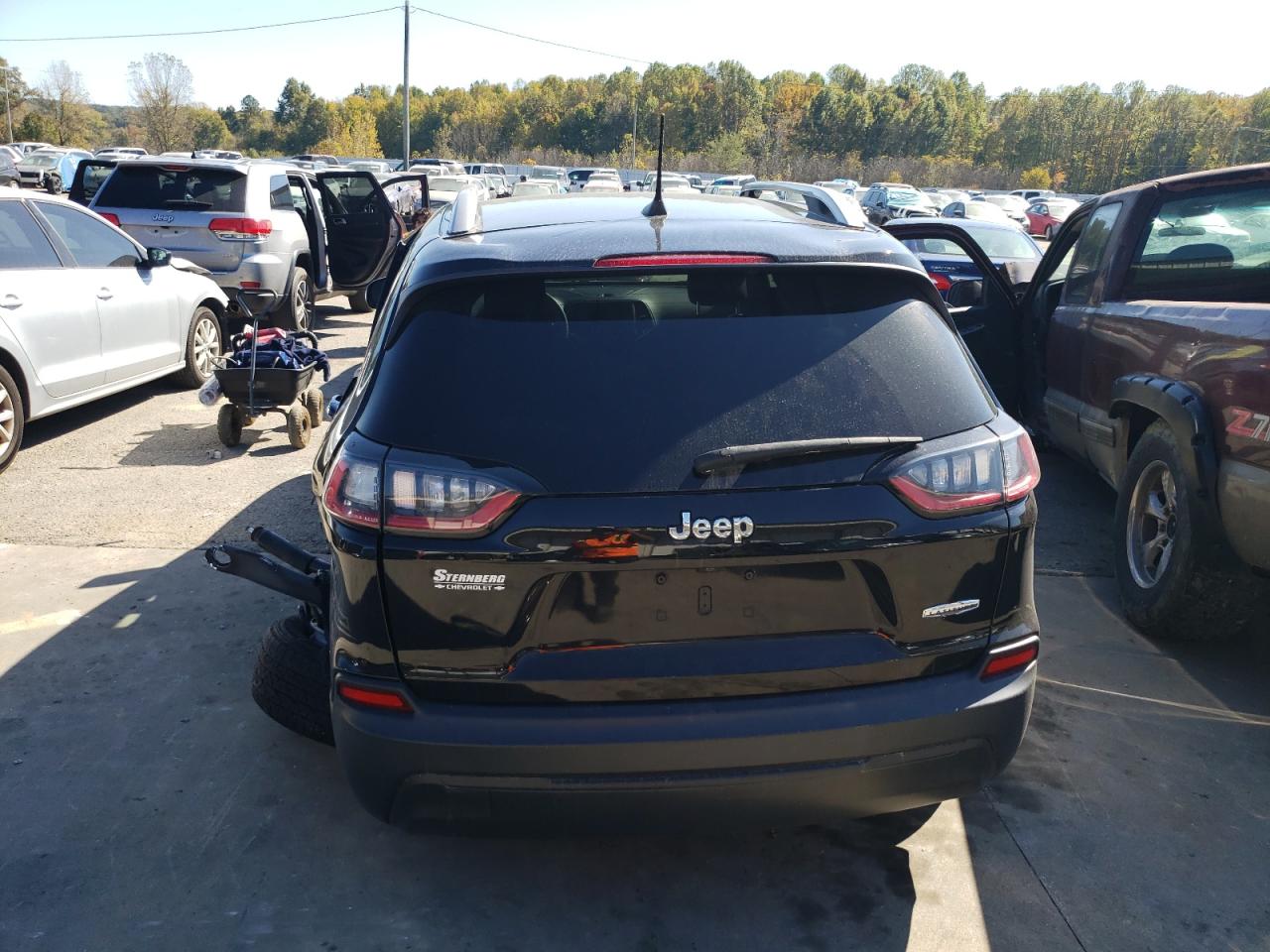 2019 Jeep Cherokee Latitude VIN: 1C4PJLCB0KD114327 Lot: 76966384