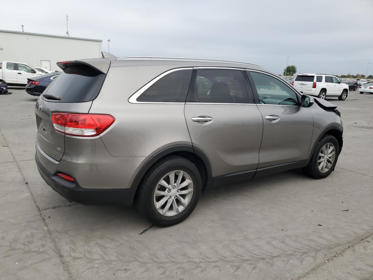 2016 Kia Sorento - Image 3
