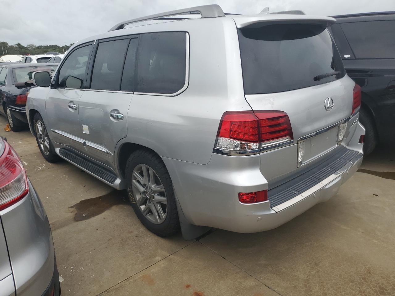 JTJHY7AX5F4166979 2015 LEXUS LX - Image 2