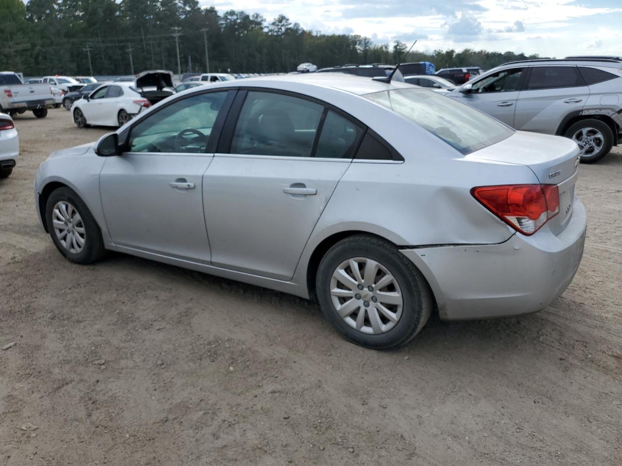 2011 Chevrolet Cruze - Image 2