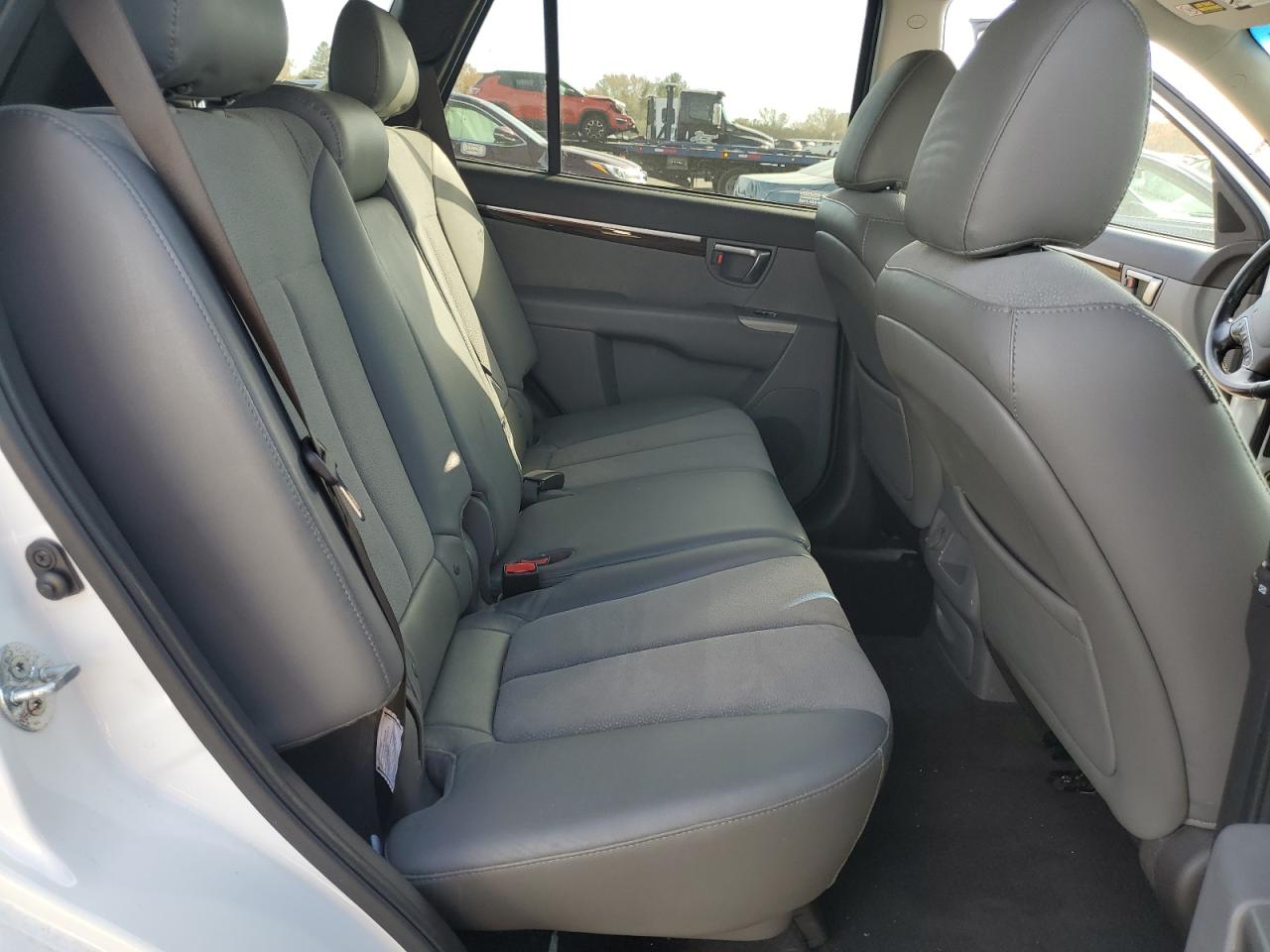 2012 Hyundai Santa Fe - Image 11