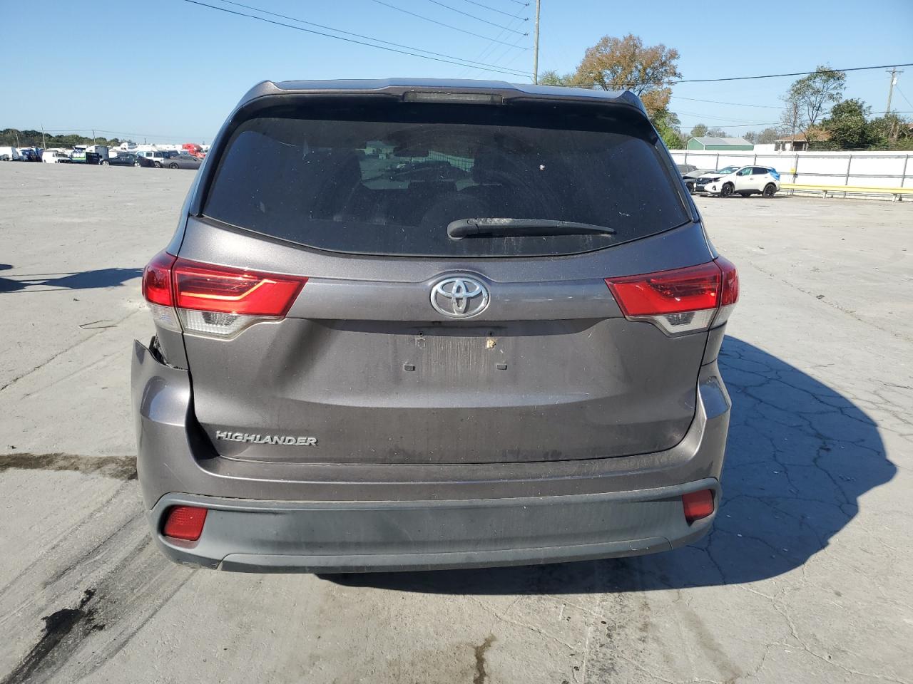 5TDZZRFHXKS319100 2019 Toyota Highlander Le