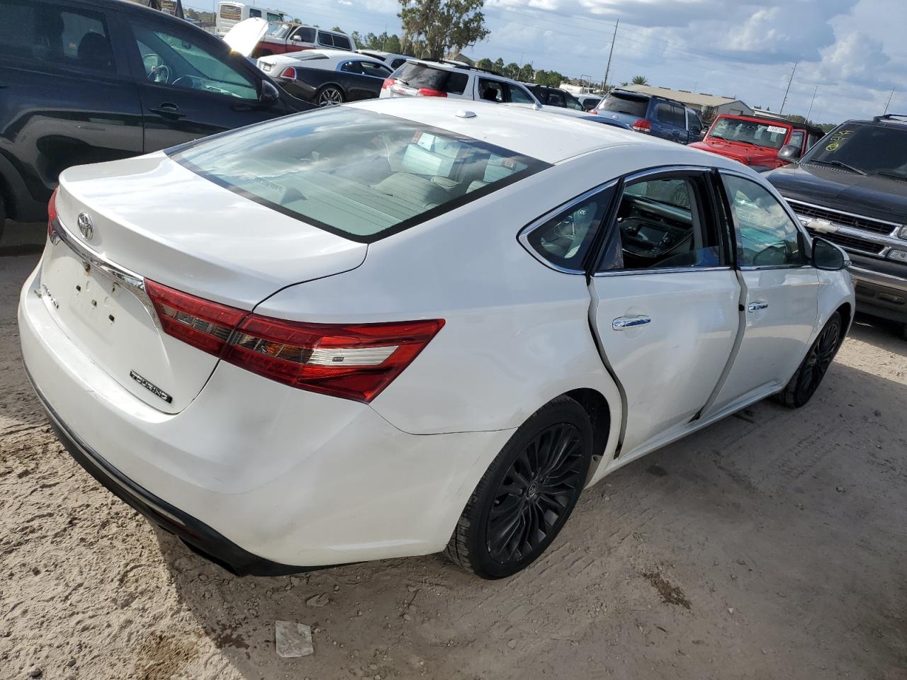 2016 Toyota Avalon - Image 3