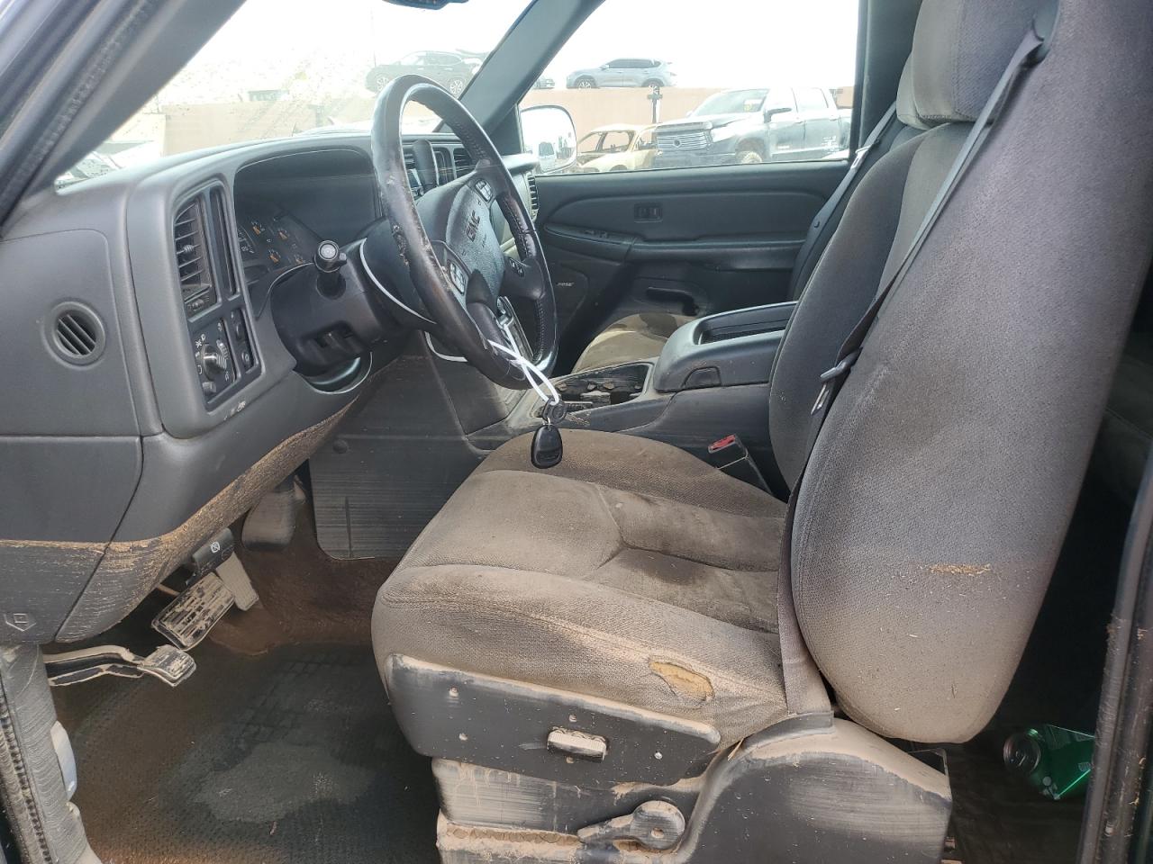 2004 GMC Sierra - Image 7