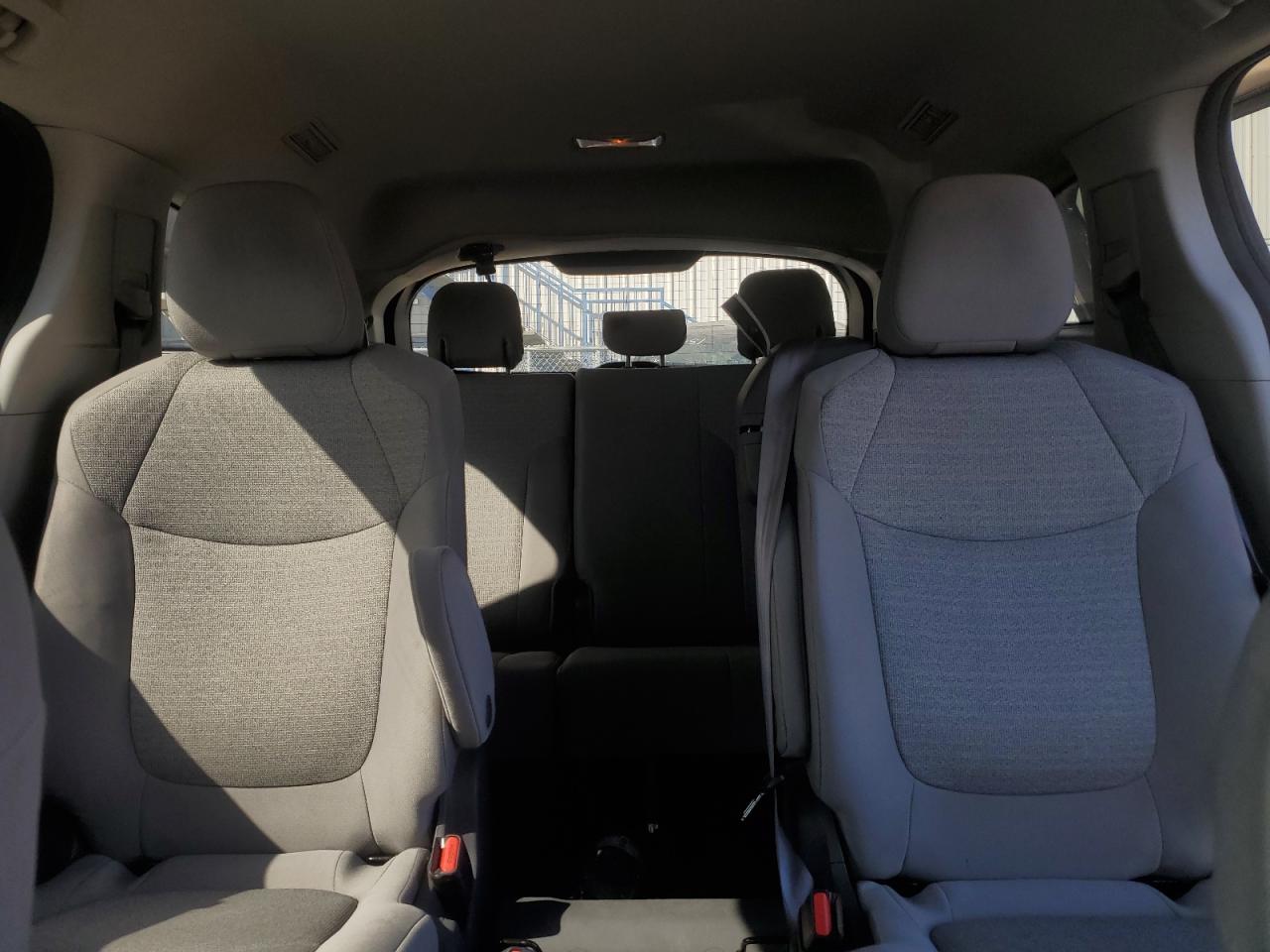 2021 Toyota Sienna - Image 10