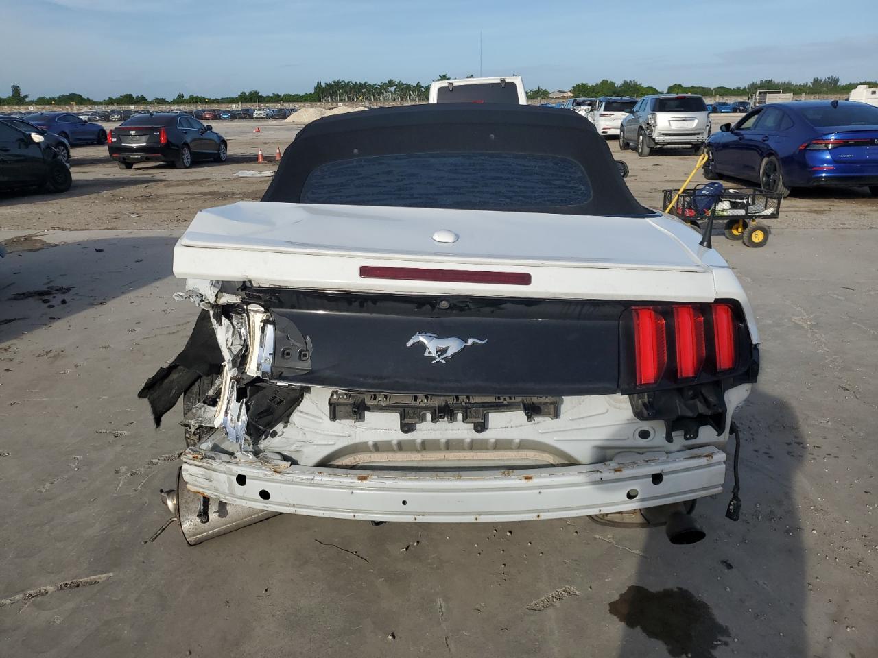 1FATP8UH4G5284906 2016 Ford Mustang