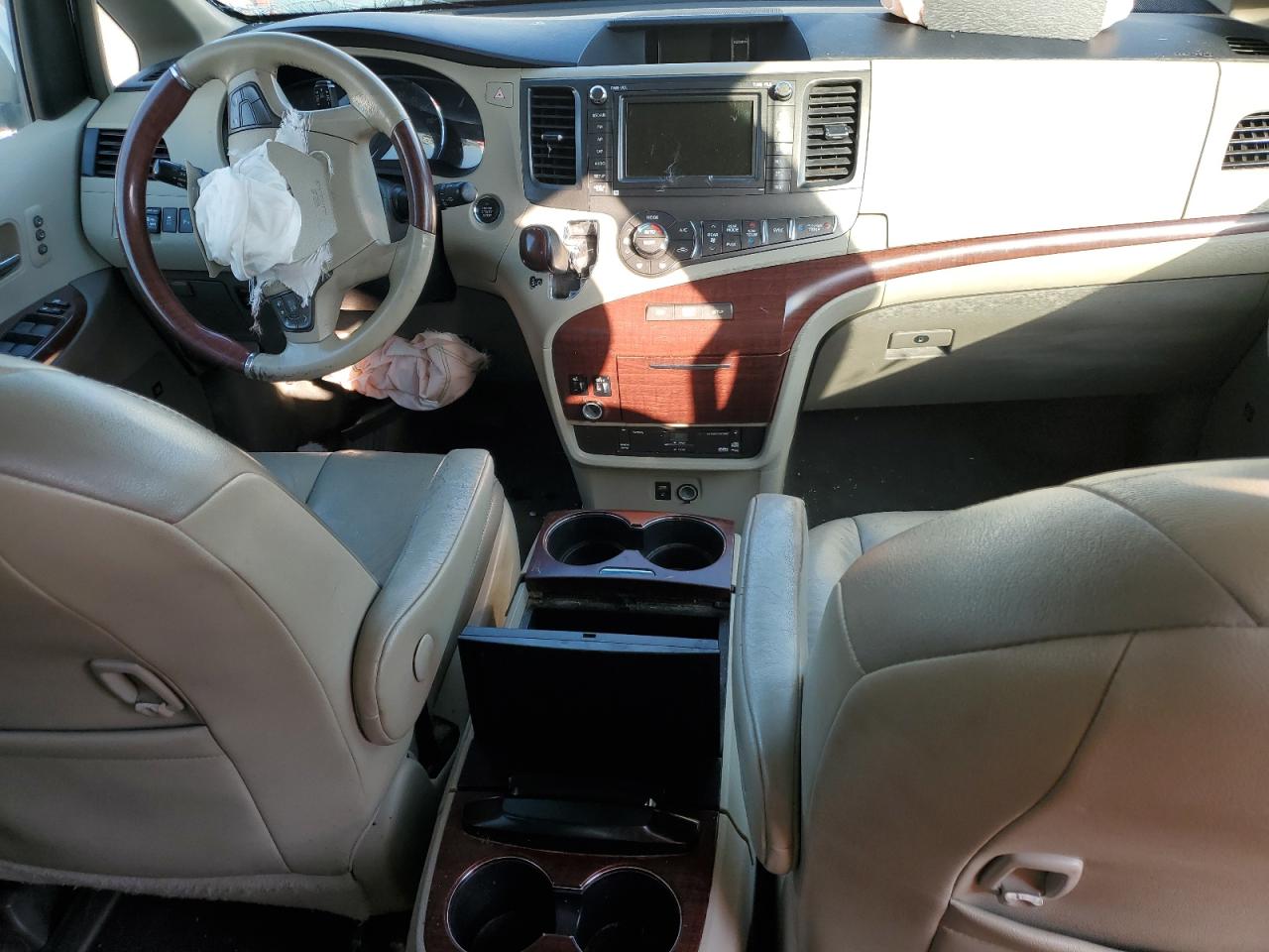 2011 Toyota Sienna - Image 8