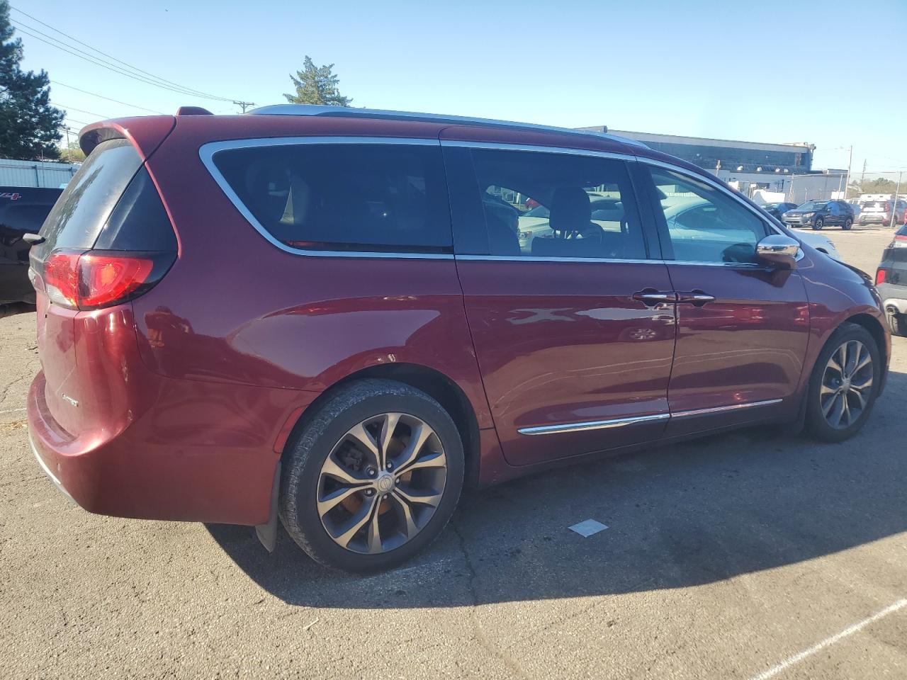 2018 Chrysler Pacifica - Image 3