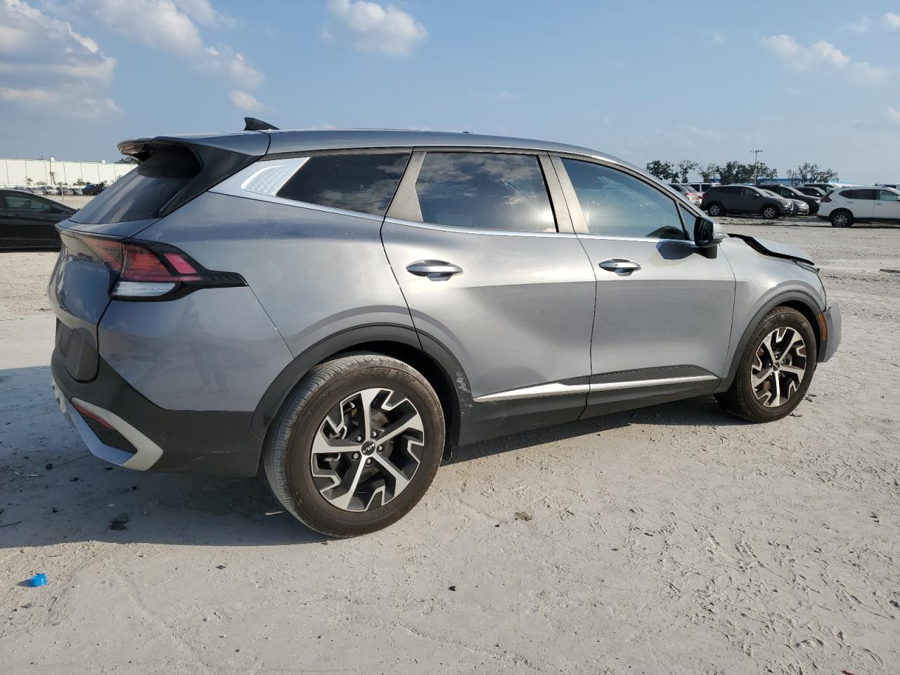 2024 Kia Sportage - Image 3