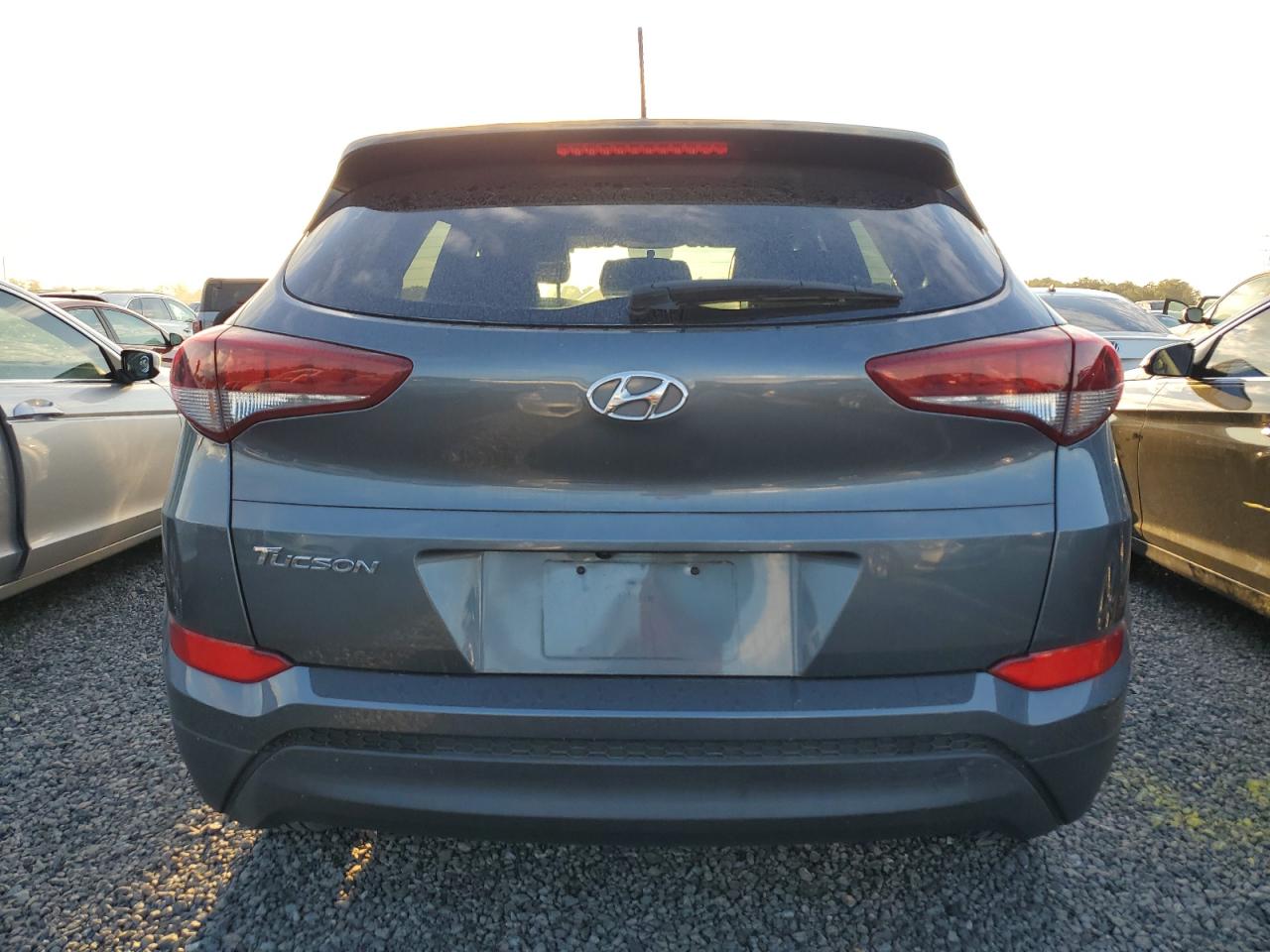 KM8J23A4XHU338829 2017 Hyundai Tucson Se