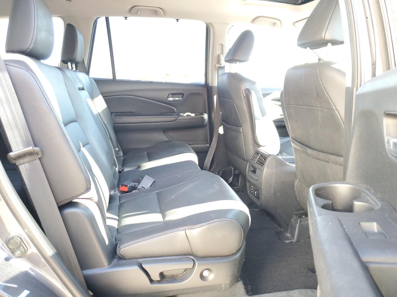 2016 Honda Pilot - Image 11
