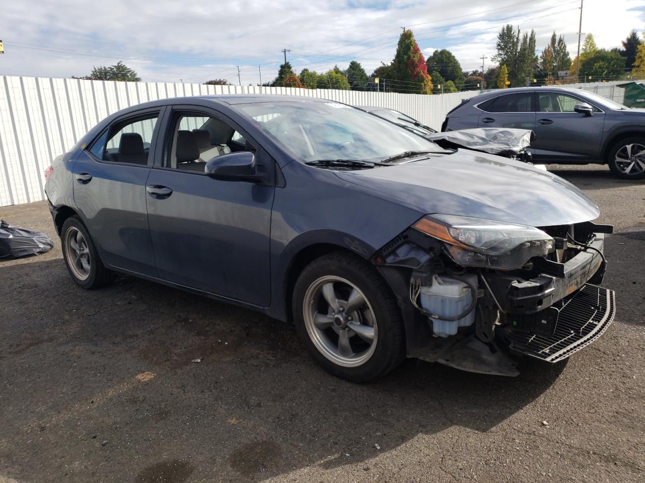 VIN 2T1BPRHE5HC748706 2017 TOYOTA COROLLA no.4