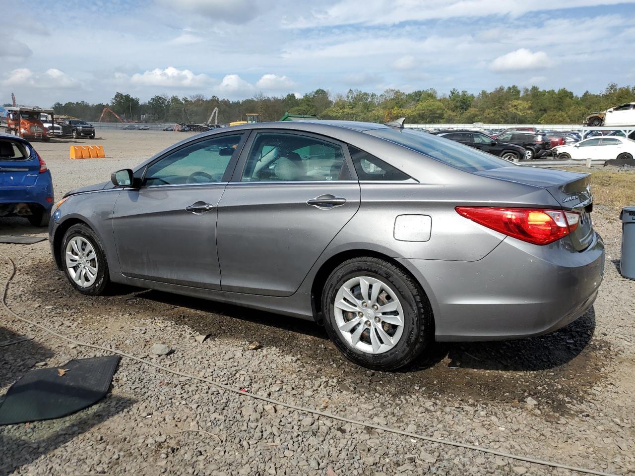 2011 Hyundai Sonata - Image 2