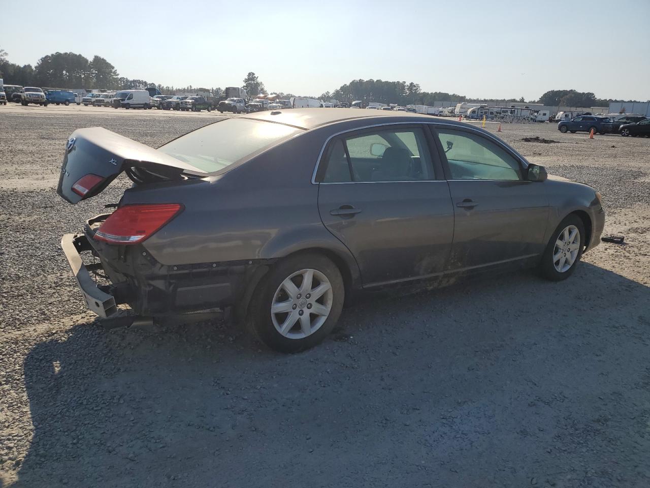 2010 Toyota Avalon - Image 3