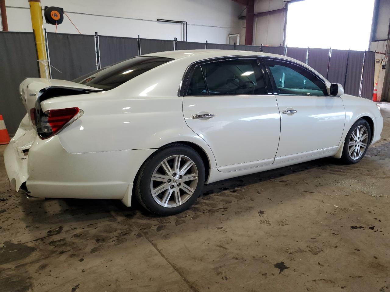2008 Toyota Avalon - Image 3