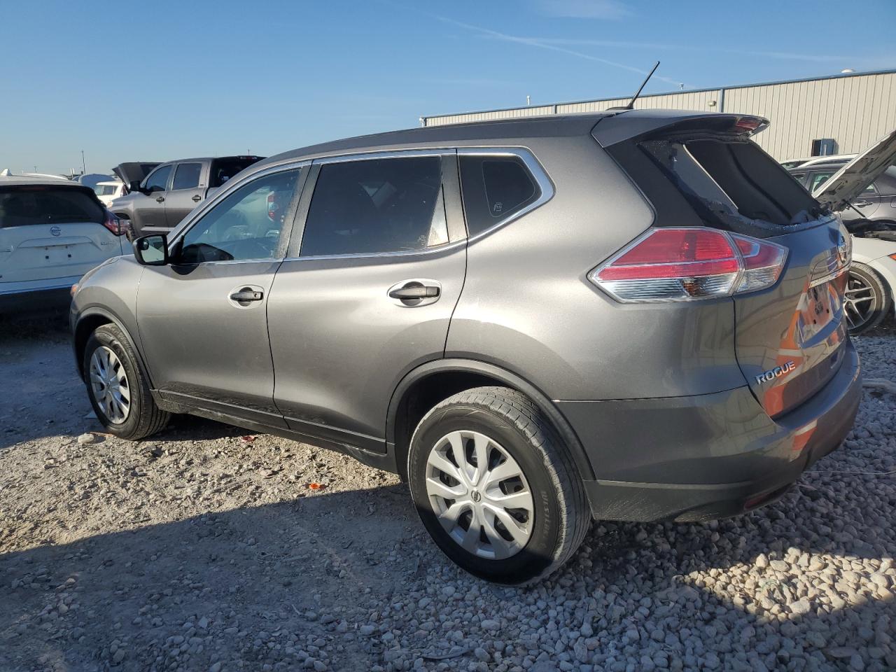 2016 Nissan Rogue - Image 2