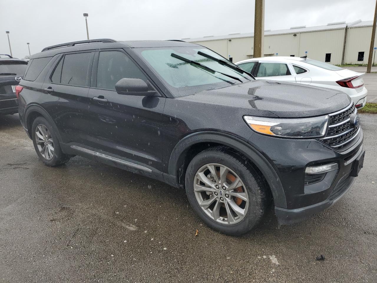2022 Ford Explorer - Image 4