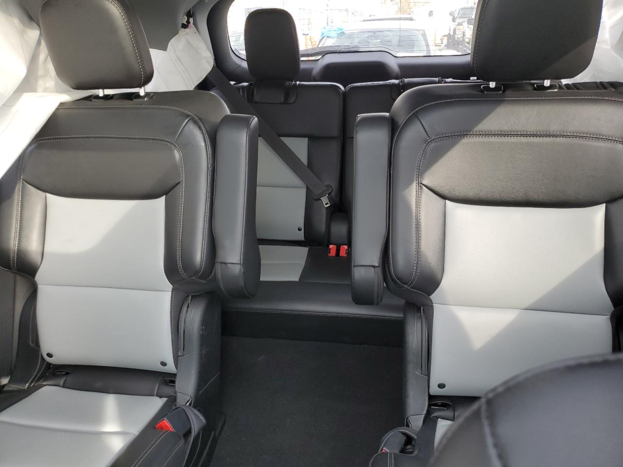 2022 Ford Explorer - Image 10