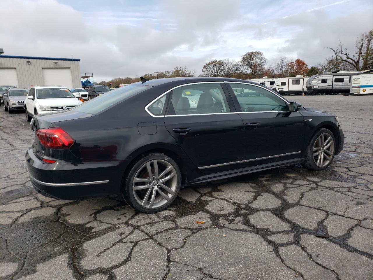 2017 Volkswagen Passat - Image 3
