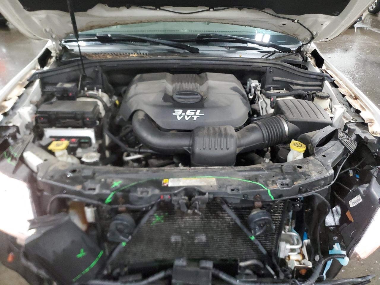 2012 Jeep Grand Cherokee - Image 13