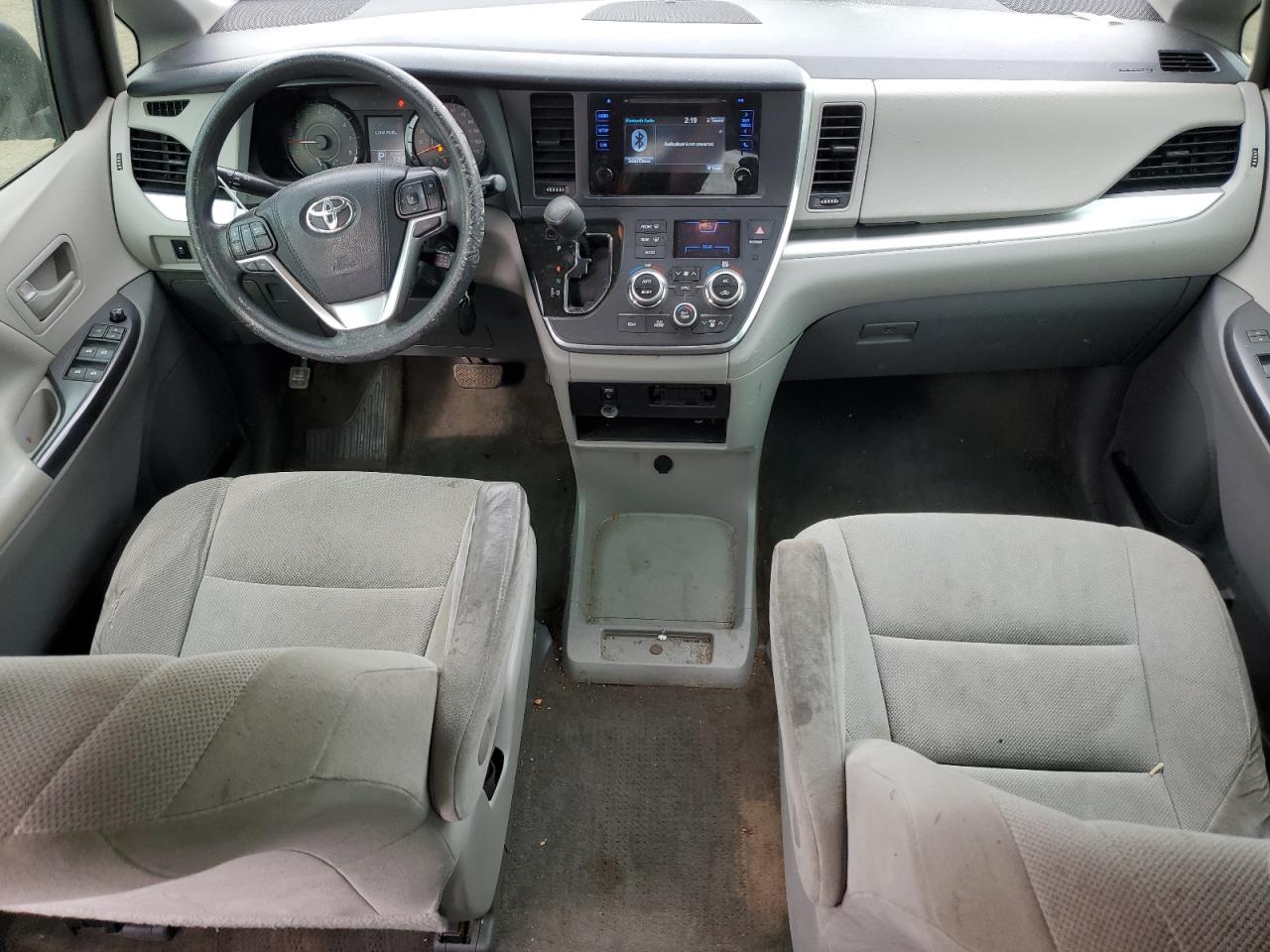 2016 Toyota Sienna - Image 8