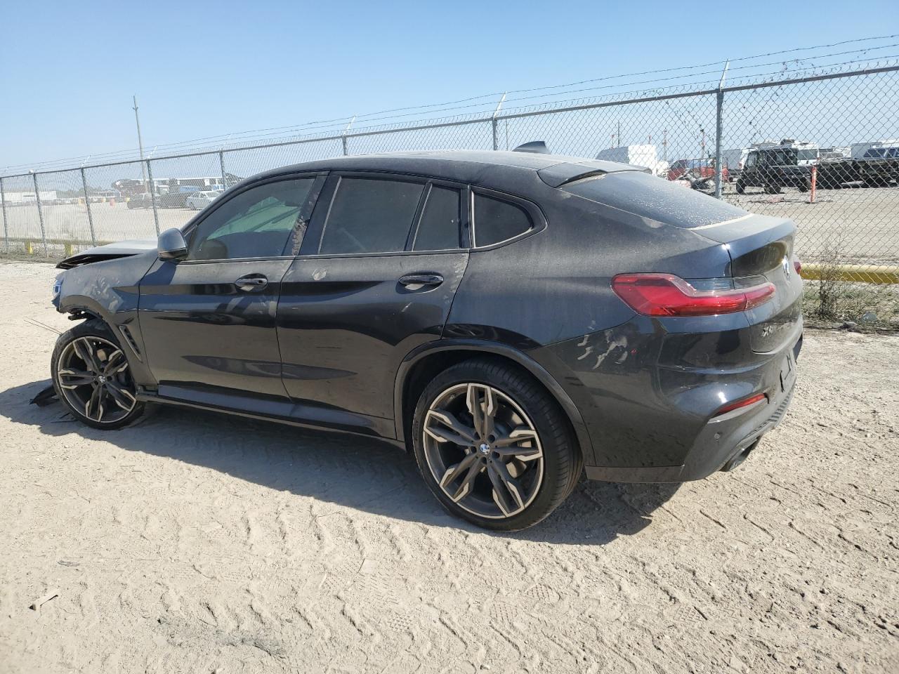 5UXUJ5C5XKLJ63063 2019 BMW X4 - Image 2