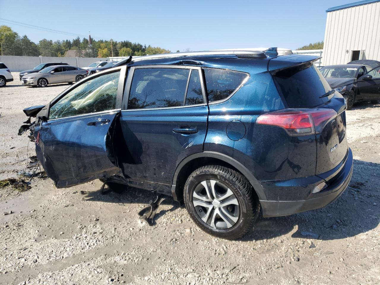 JTMBFREV5JJ738923 2018 TOYOTA RAV 4 - Image 2