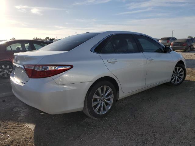  TOYOTA CAMRY 2015 Белы