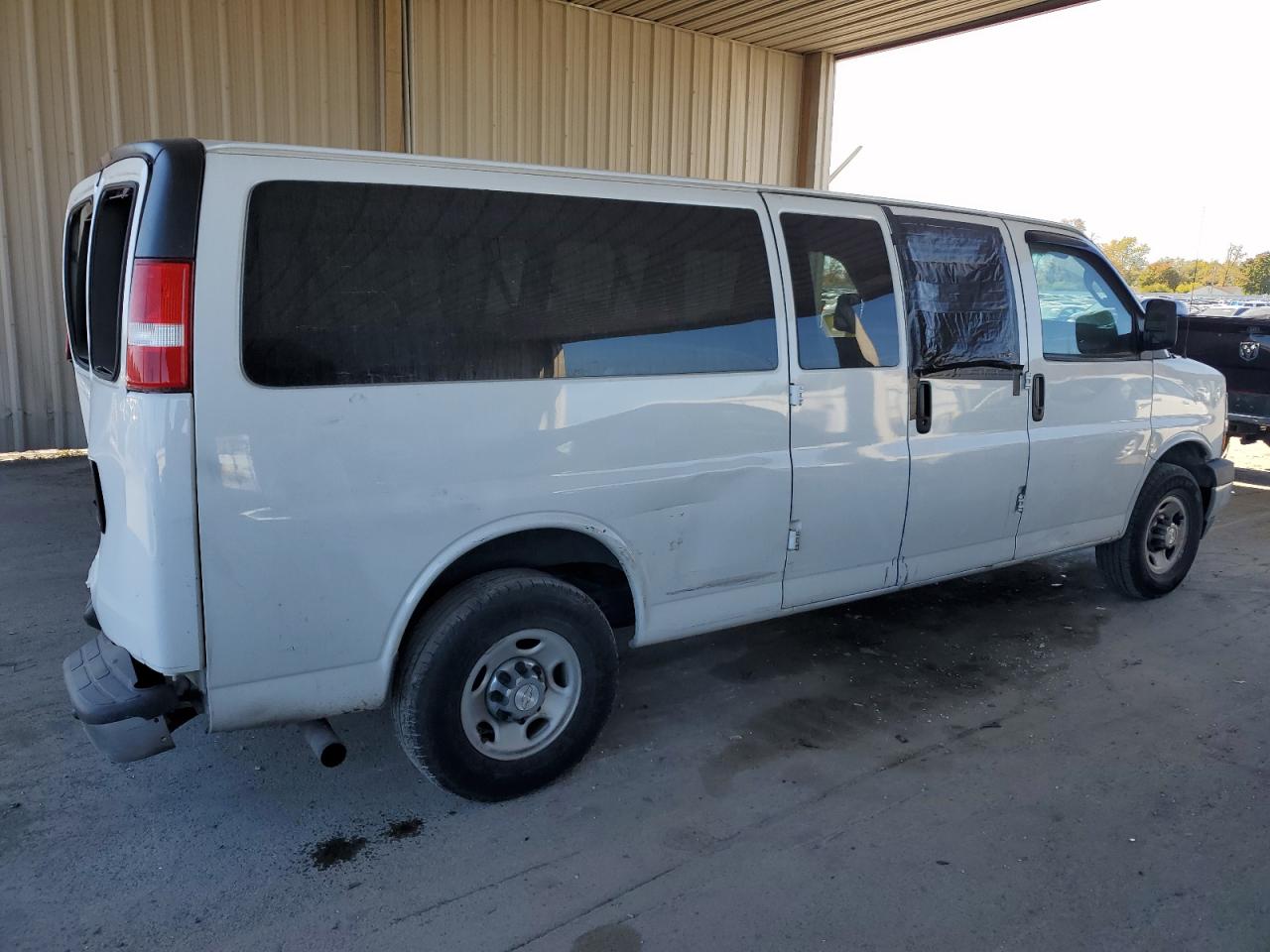 2018 Chevrolet Express - Image 3
