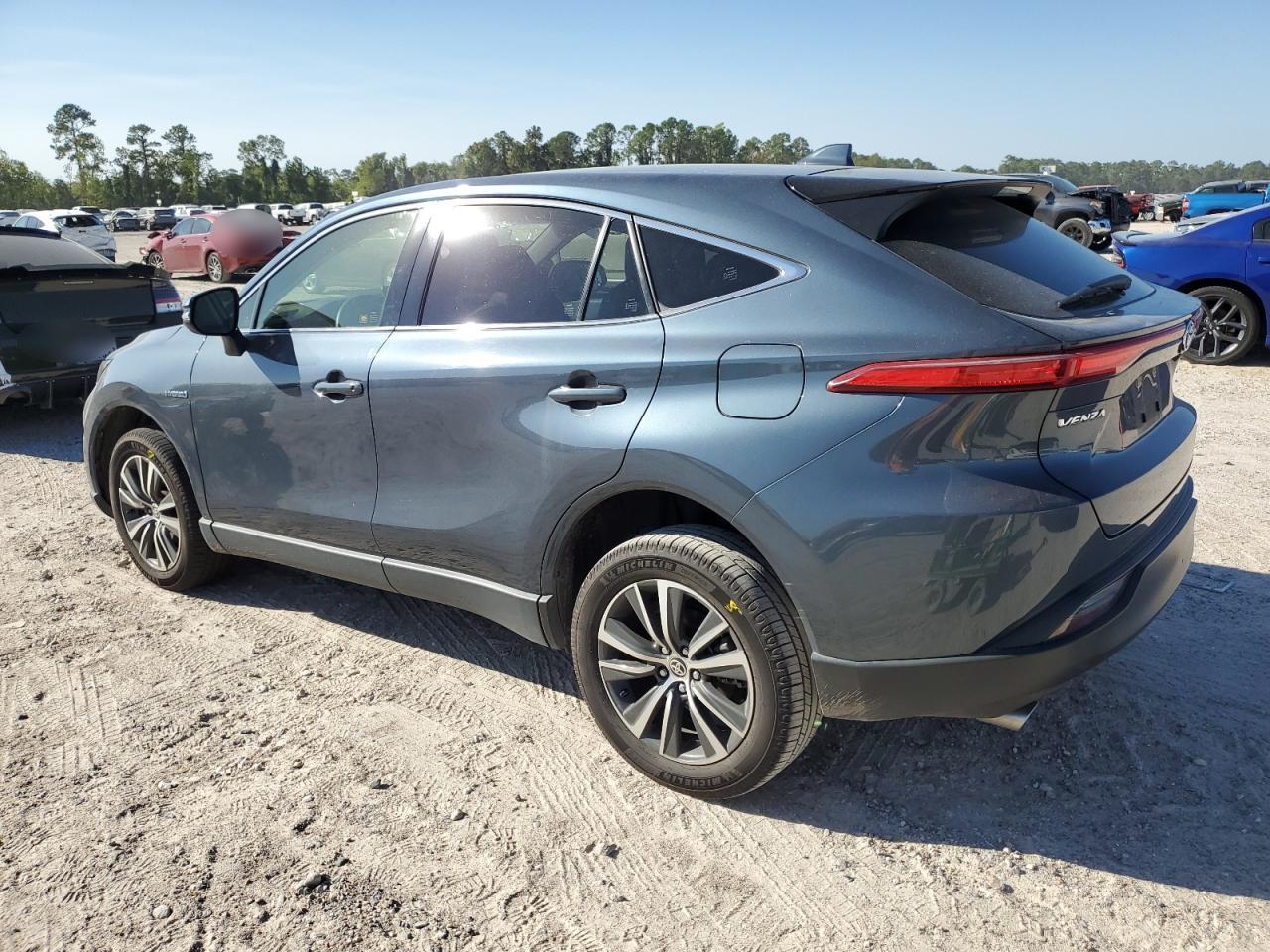 2021 Toyota Venza - Image 2